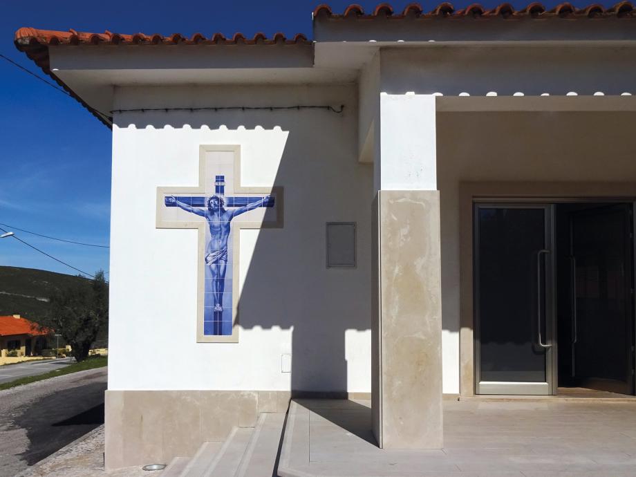 Jesus na cruz Cruz em azulejos pintados à mão - Gestos Nativos