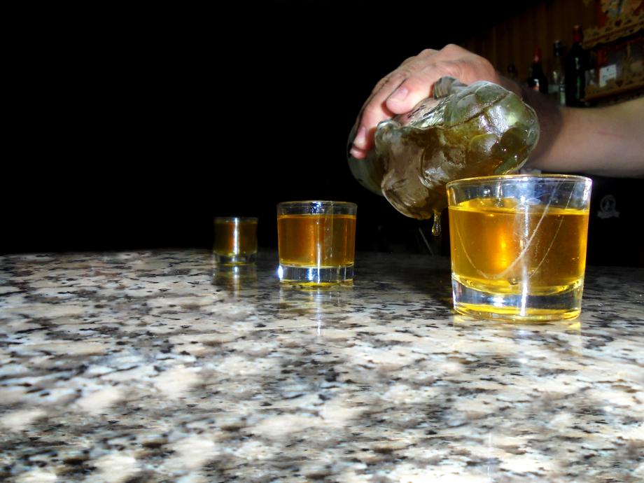 Wanna Be Wild? Licor de Hierbas Agua ardente da Galiza