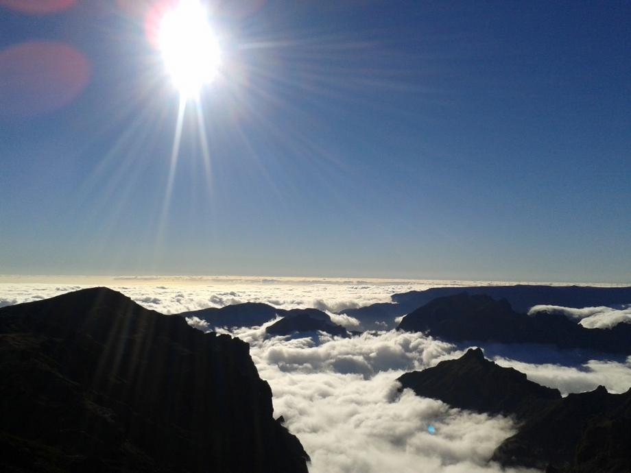 Topo da ilha Pico do Areeiro - madeira