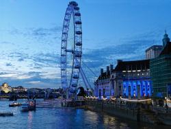 Fim do dia no ria Tamisa junto ao London Eye
