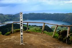 Paz no Mundo, Miradouro da Lagoa do Canários, Açores, Ilha de São Miguel Paz no Mundo, Miradouro da Lagoa do Canários, Açores, Ilha de São Miguel